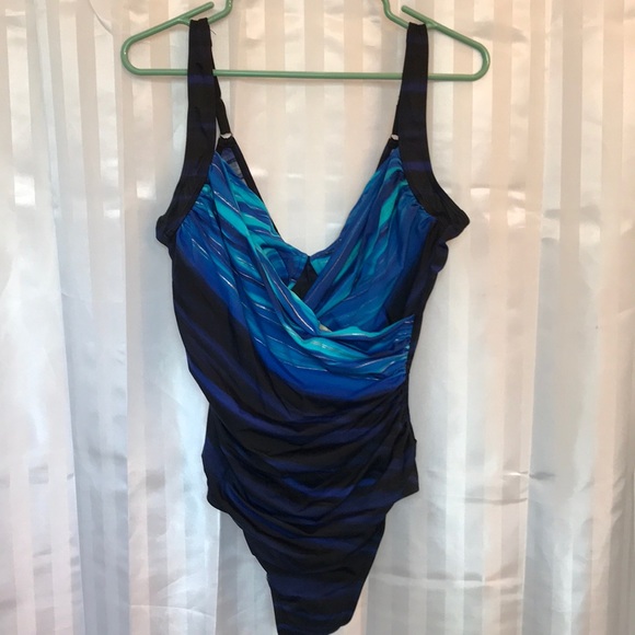 kirkland miraclesuit size 14